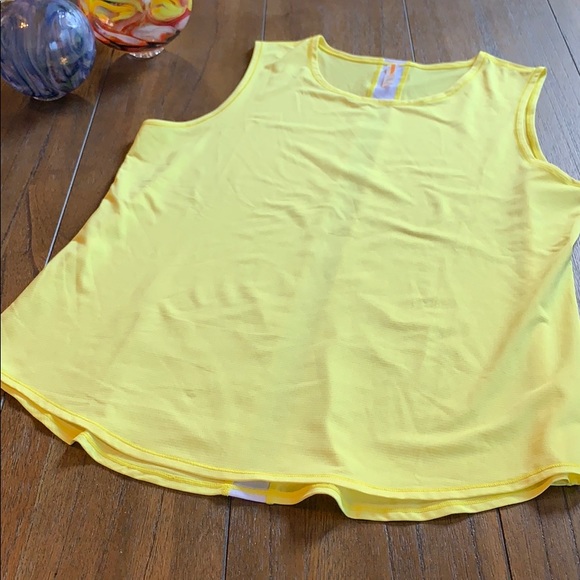 Lucy sleeveless crew 6695
